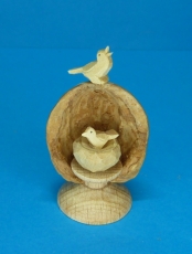 Miniatur in Walnuss, V�gelchen