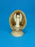 Miniatur in Walnuss, Engel